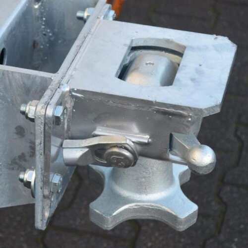 4 Twistlock-Verbindungen f�r eine Befestigung von 10-Fu� Container am 20-Fu� PKW-Anh�nger